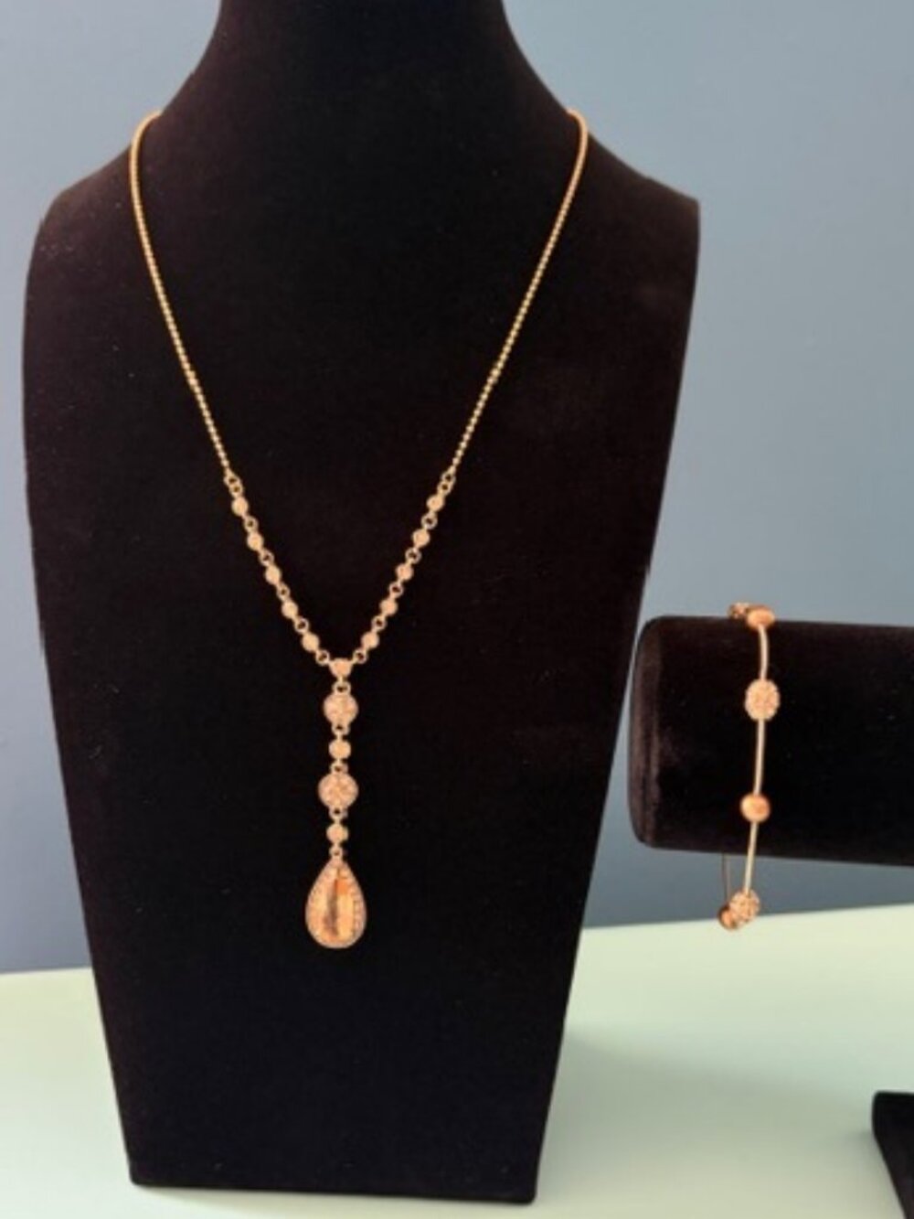 Elegant Amber and Gold Tone Statement Necklace